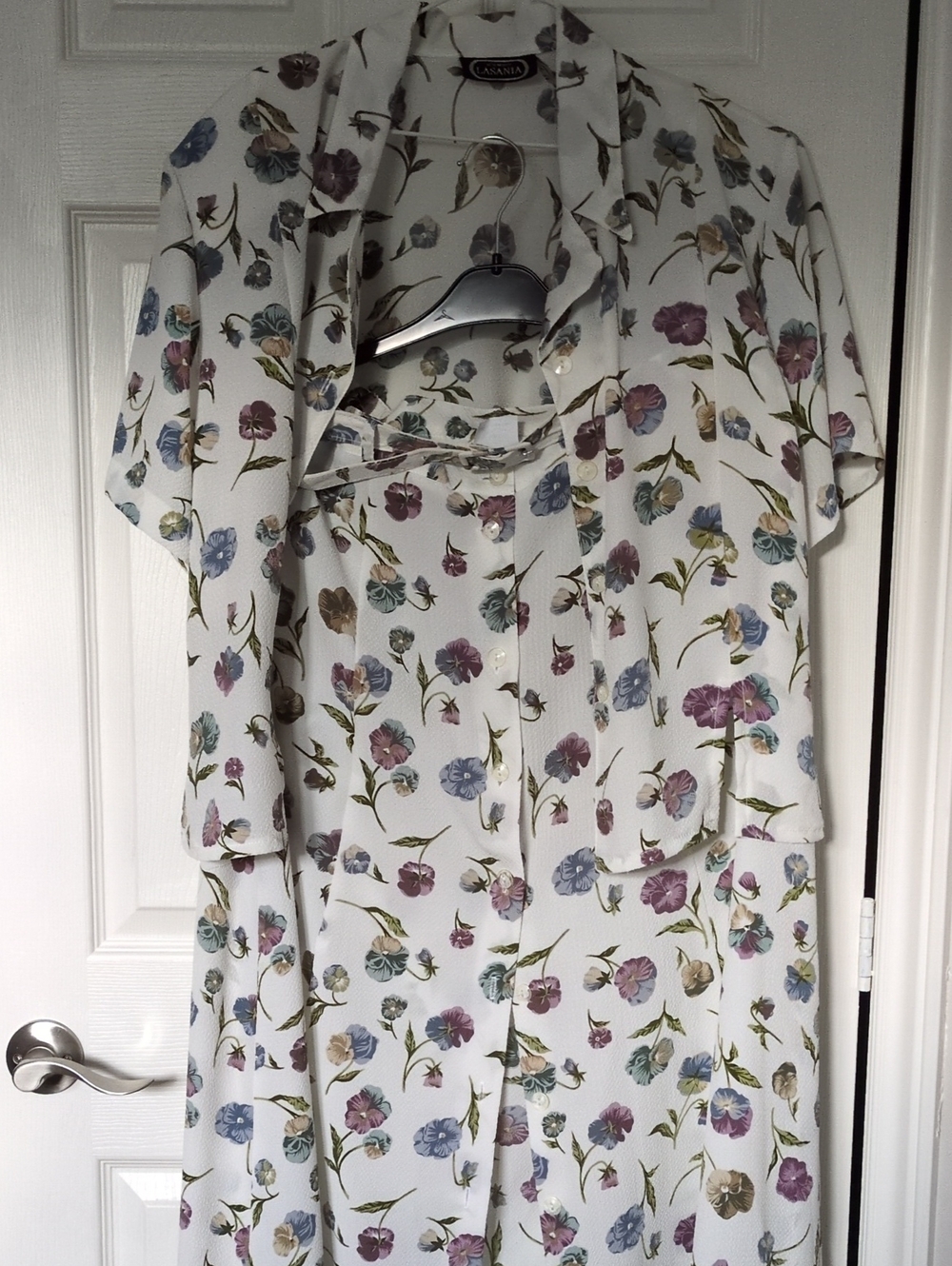 Casual White Floral Button-Front Women's Blazer and Skirt Set